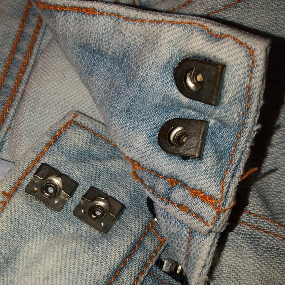 light blue capris with rips on legs - Picture 4 of 6